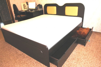 Кровать двухспальная с выдвижными ящиками